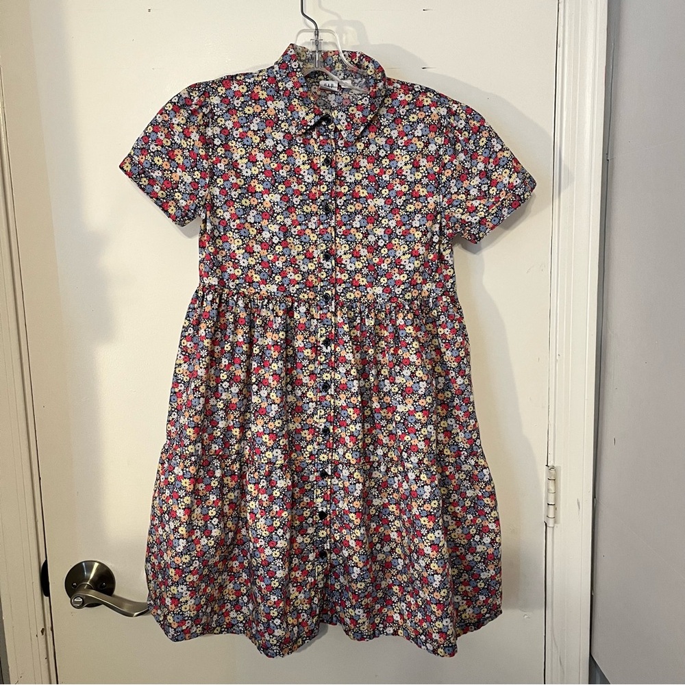 GAP girls flower print dress with buttons down the front in size X-Large.